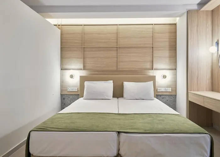 Eleni Χλώρακα