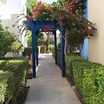 Eleni فندق 4*