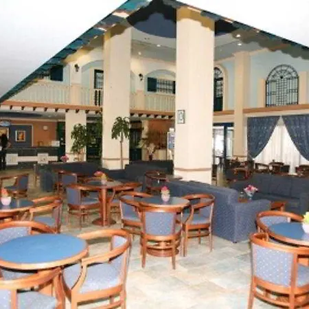 埃莱尼渡假酒店
