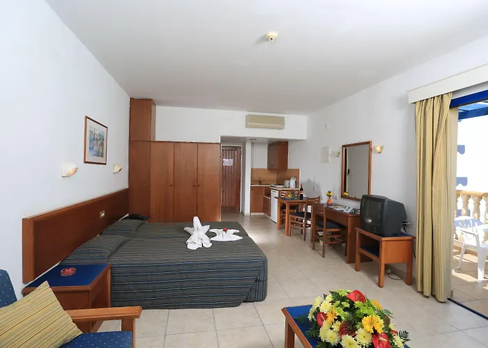 Hotel Eleni Klorakas