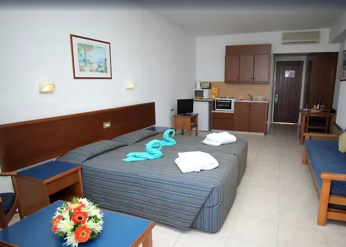 Eleni Hotel Klorakas